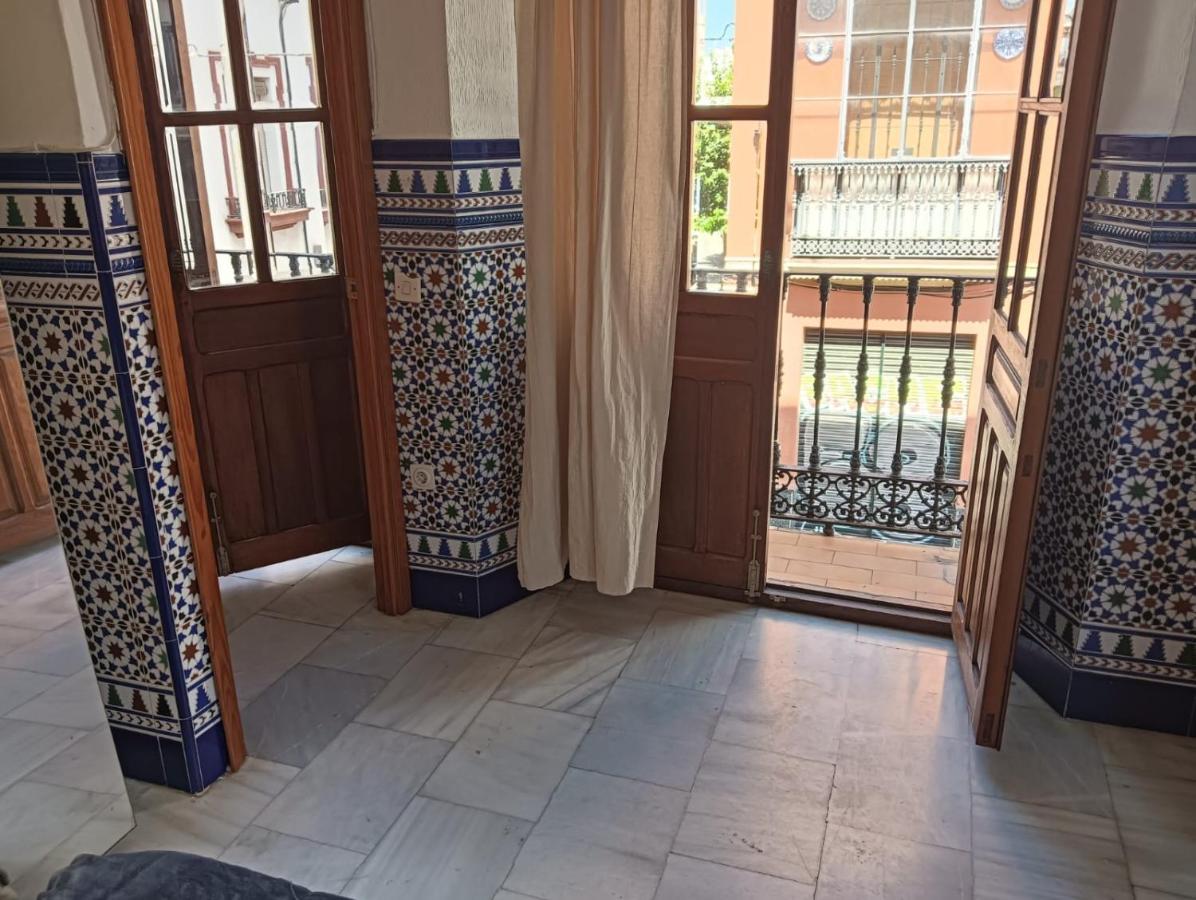 Apartamento Calle Feria Sevilla Bagian luar foto