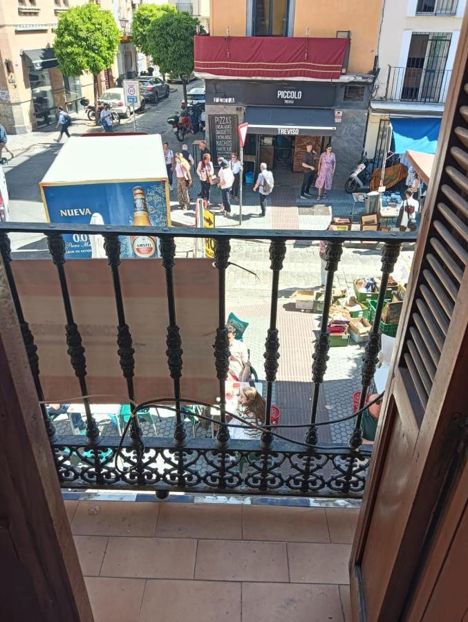 Apartamento Calle Feria Sevilla Bagian luar foto