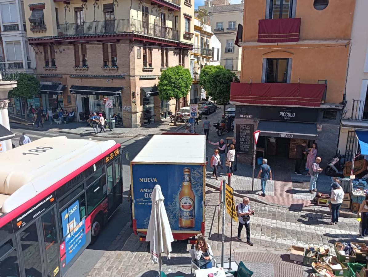 Apartamento Calle Feria Sevilla Bagian luar foto