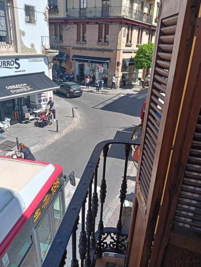 Apartamento Calle Feria Sevilla Bagian luar foto