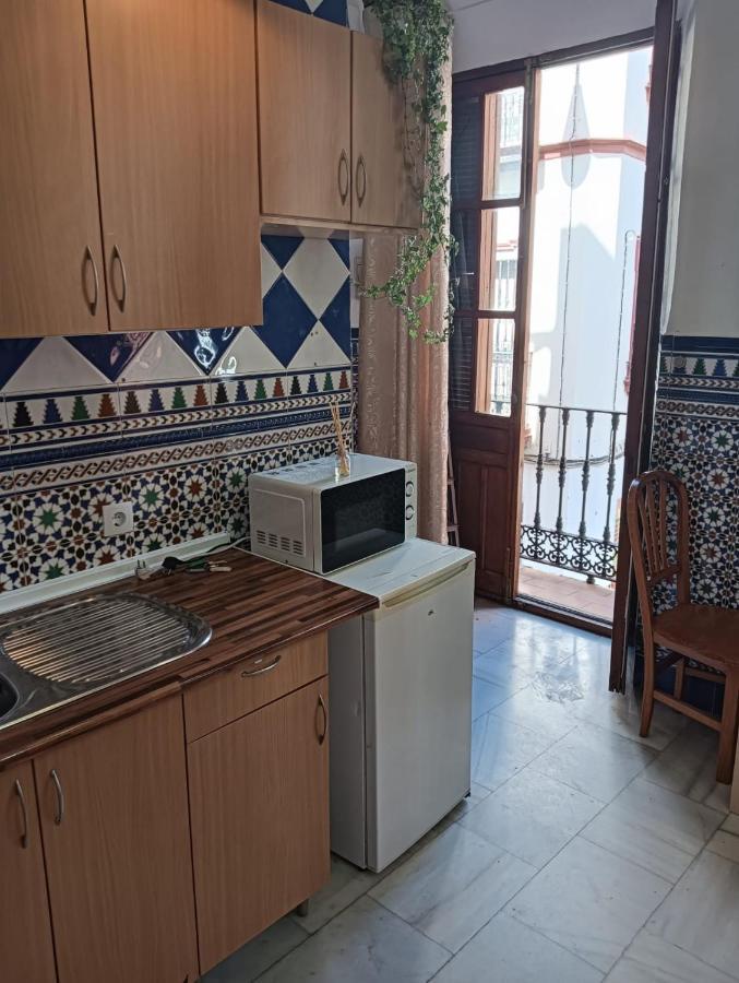 Apartamento Calle Feria Sevilla Bagian luar foto