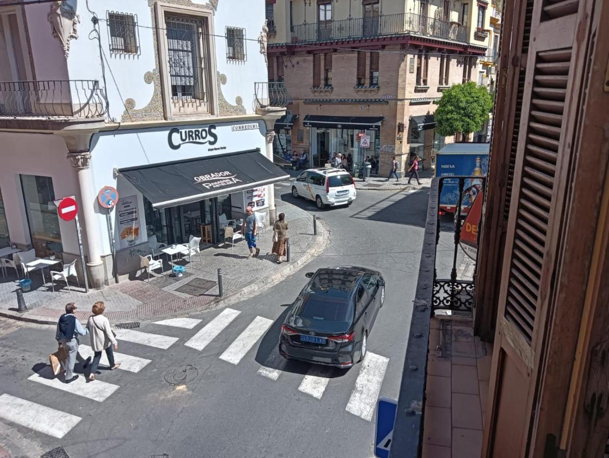 Apartamento Calle Feria Sevilla Bagian luar foto